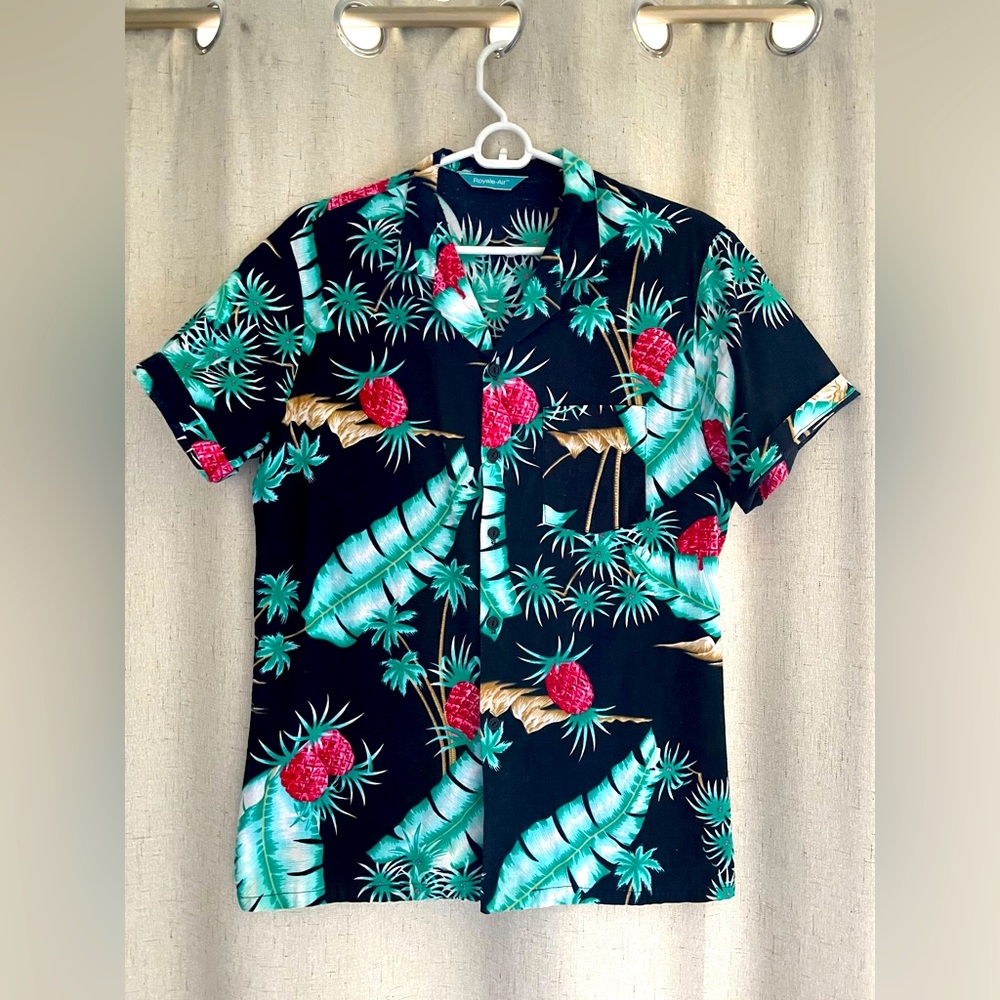 Vintage 80s or 90s Royale Air Hawaiian Black Green Red Button Down Shirt